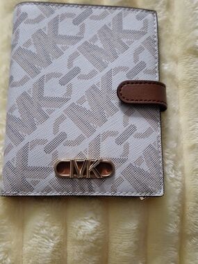 Michael Kors Cream & Taupe MK Monogram Wallet Organizer